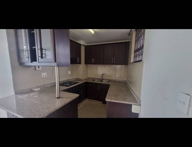 2 BEDROOM FLAT TO LET IN ESSENWOOD